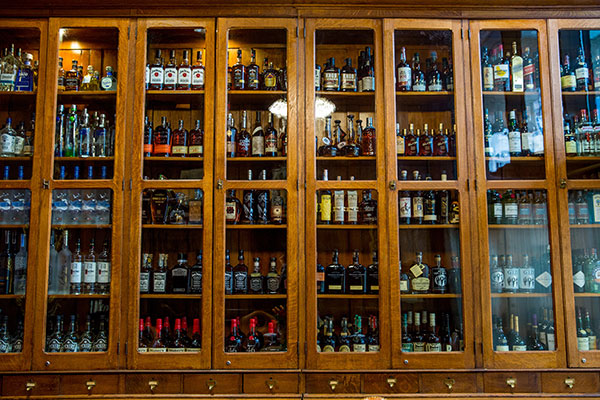 jeffrubyssteakhousenashville-liquor-cabinet